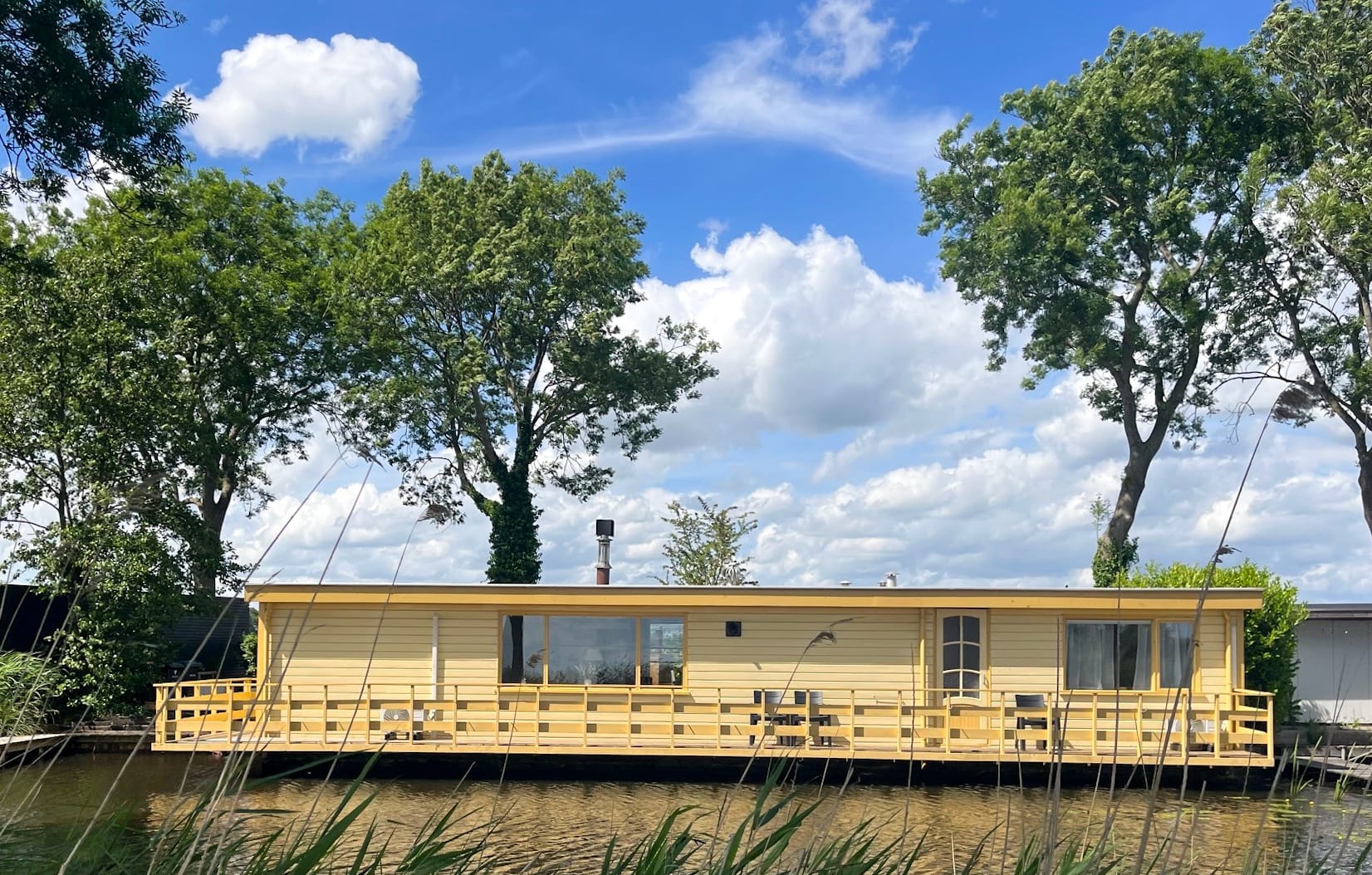 Houseboat Senang Giethoorn