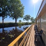 Aan het water bij Houseboat Senang